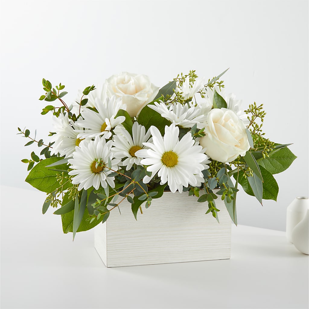 Fresh Linen Box Bouquet – MAIN STREET FLORIST & GIFTS, Ridgefield CT