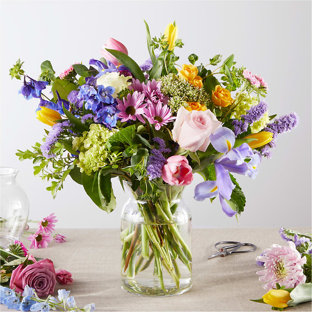 Pastel Tradition - A Florist Original – MAIN STREET FLORIST & GIFTS, Ridgefield CT