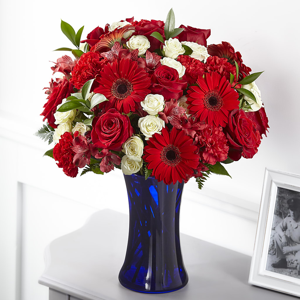 Hearts Embrace Bouquet – MAIN STREET FLORIST & GIFTS, Ridgefield CT