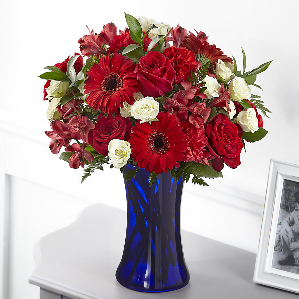 Hearts Embrace Bouquet – MAIN STREET FLORIST & GIFTS, Ridgefield CT