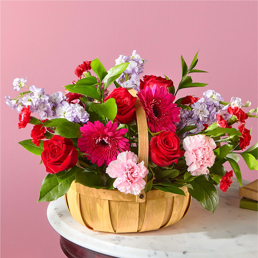 Pink Picnic Basket – MAIN STREET FLORIST & GIFTS, Ridgefield CT