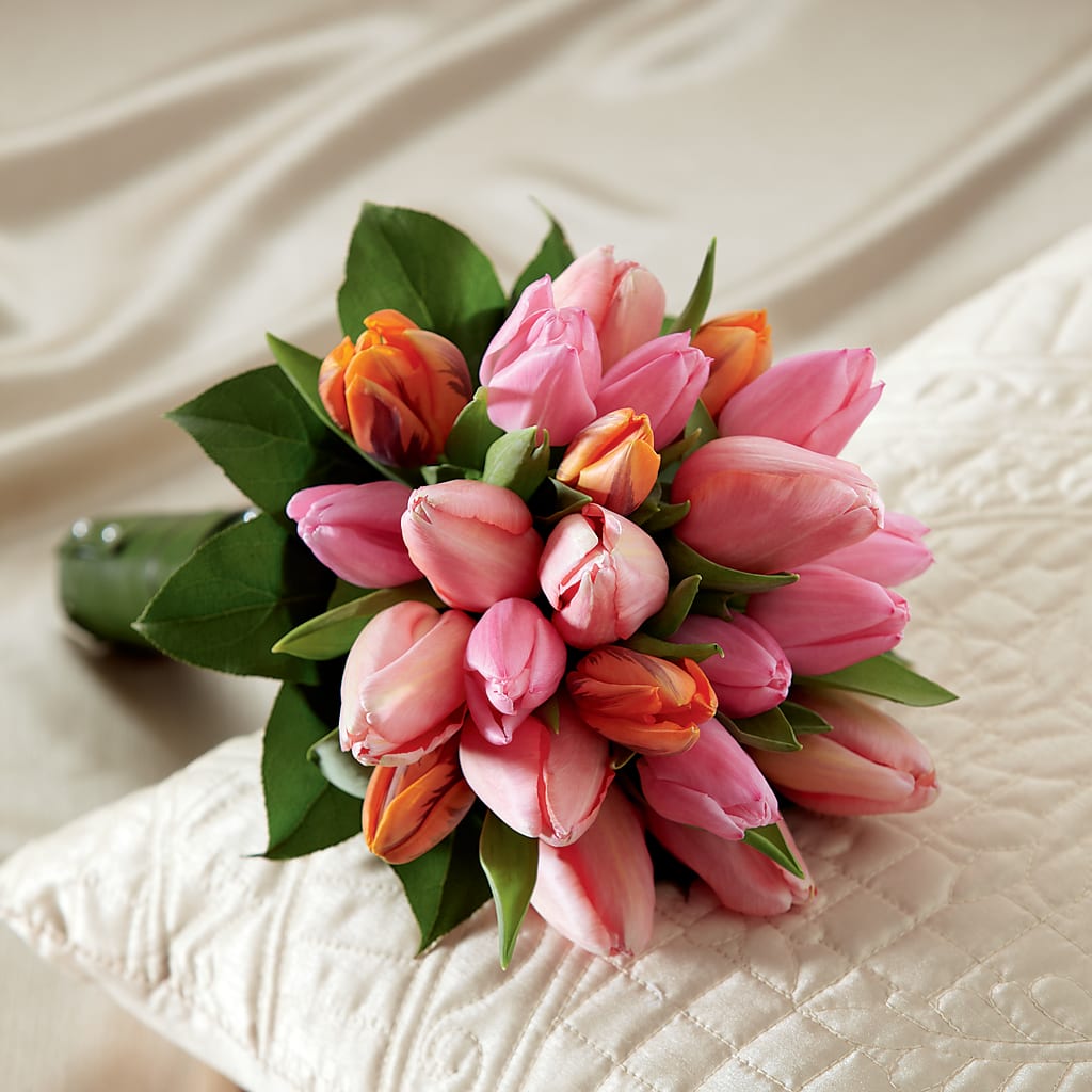 Embraceable Bouquet – MAIN STREET FLORIST & GIFTS, Ridgefield CT