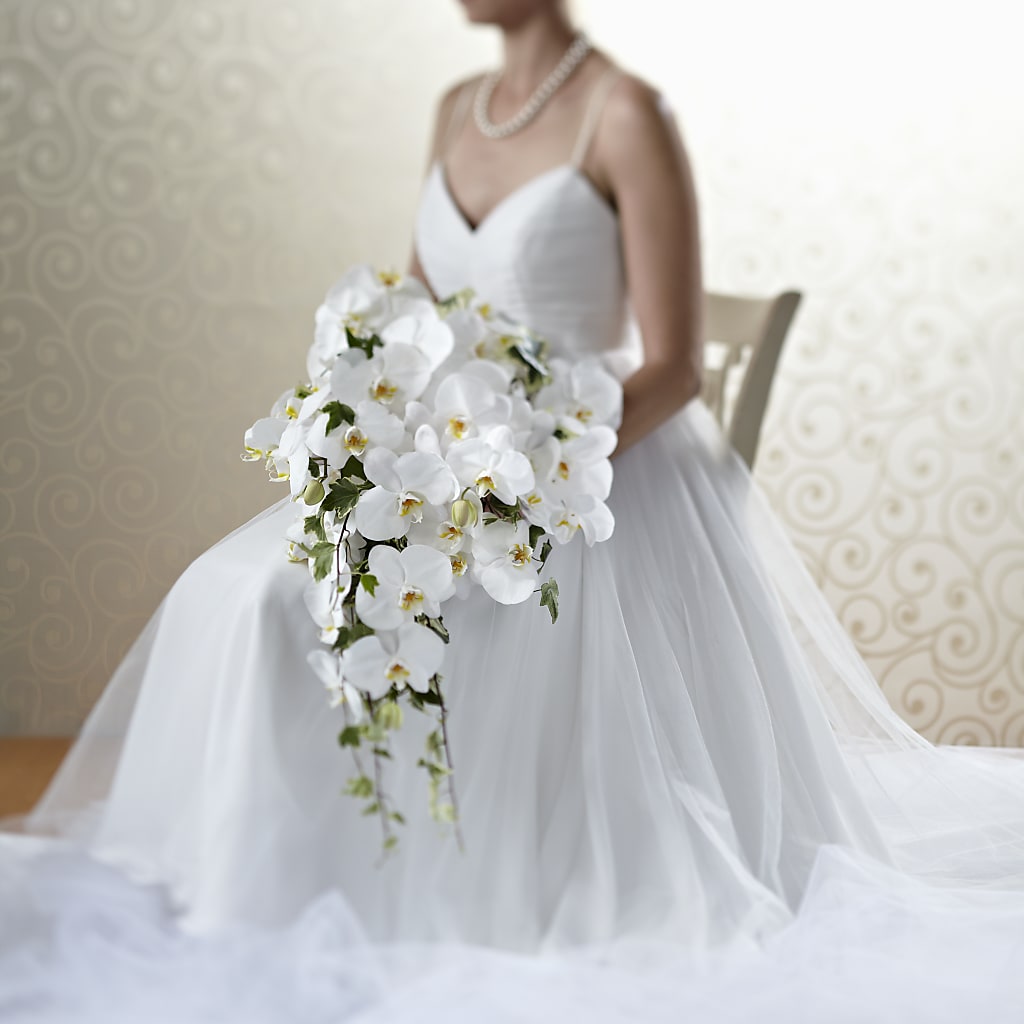 Classic White Bouquet – MAIN STREET FLORIST & GIFTS, Ridgefield CT