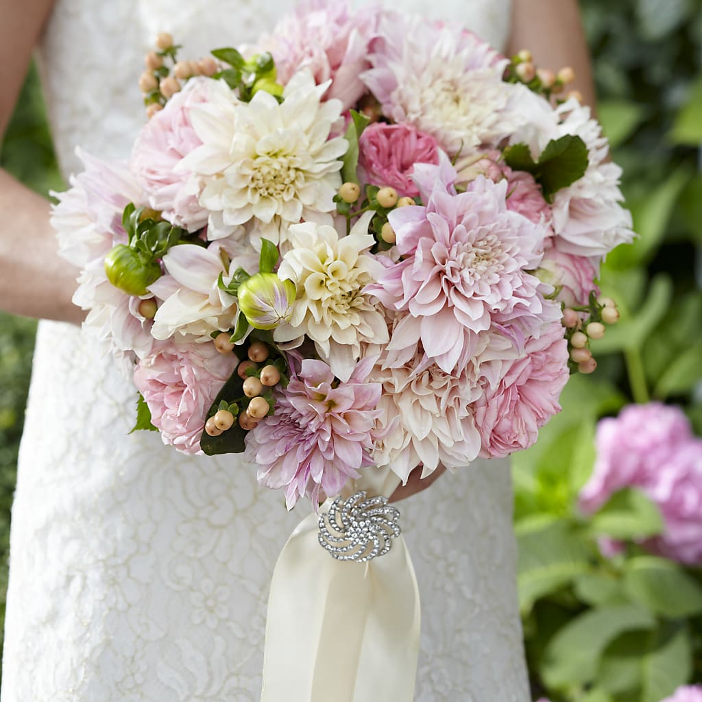 Heart's Promise Bouquet – MAIN STREET FLORIST & GIFTS, Ridgefield CT