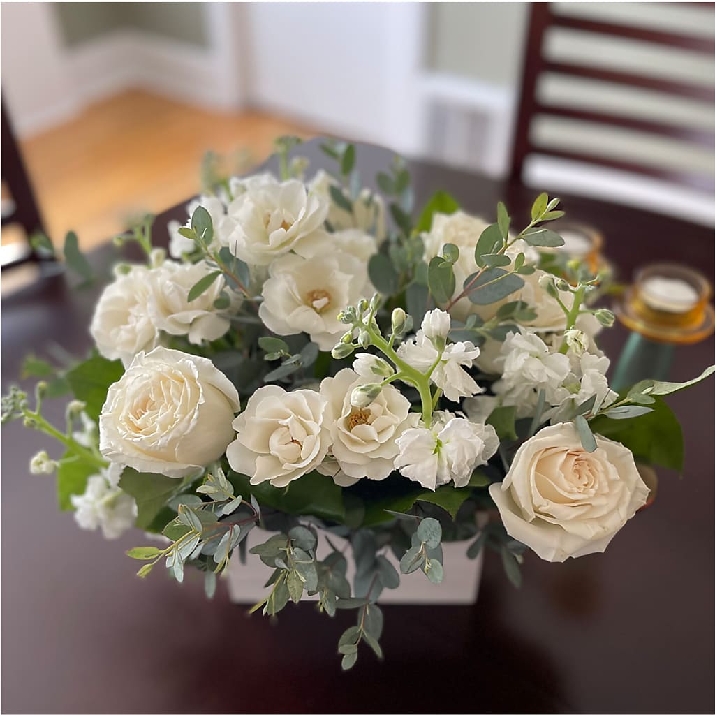 Fresh Linen Box Bouquet – MAIN STREET FLORIST & GIFTS, Ridgefield CT