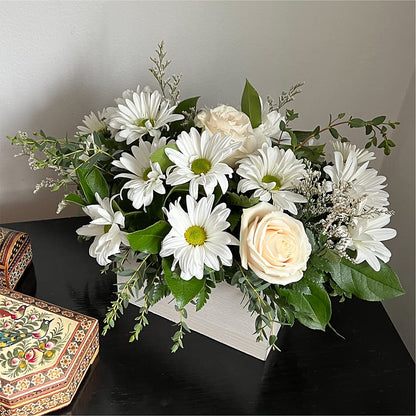 Fresh Linen Box Bouquet – MAIN STREET FLORIST & GIFTS, Ridgefield CT