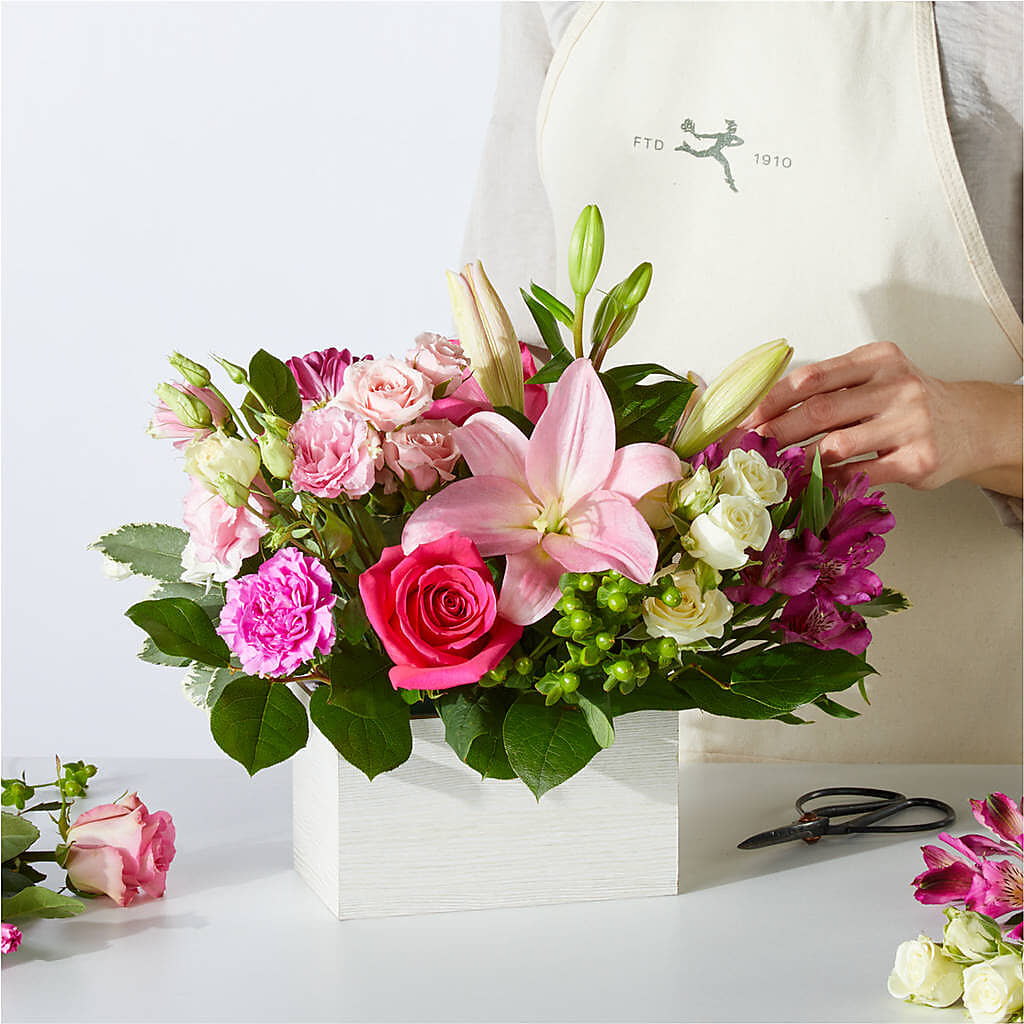 Sweetberry Box – A Florist Original – MAIN STREET FLORIST & GIFTS, Ridgefield CT