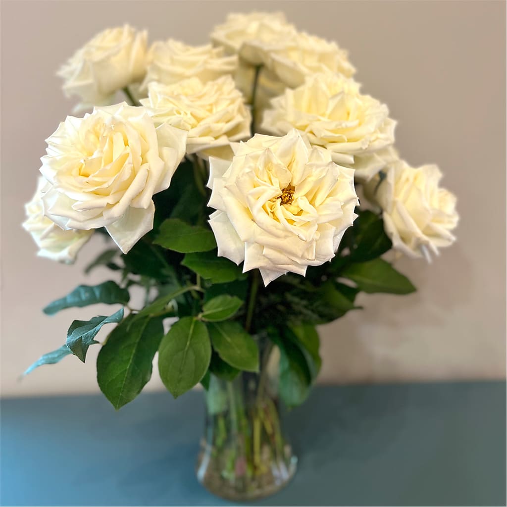 Long Stem Yellow Rose Bouquet – MAIN STREET FLORIST & GIFTS, Ridgefield CT