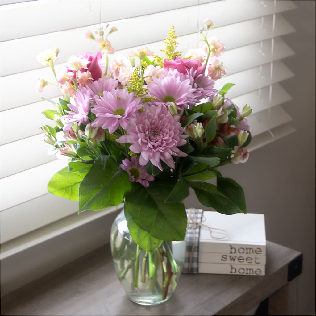 Pastel Tradition - A Florist Original – MAIN STREET FLORIST & GIFTS, Ridgefield CT