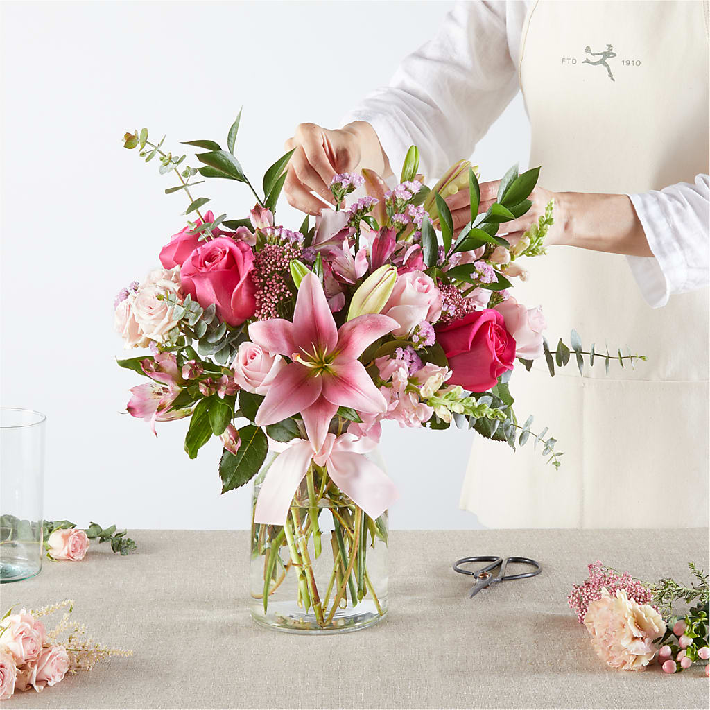 Pink Ribbon - A Florist Original – MAIN STREET FLORIST & GIFTS, Ridgefield CT