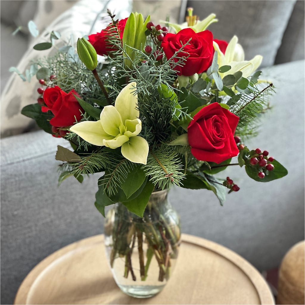 Glittering Lights Bouquet – MAIN STREET FLORIST & GIFTS, Ridgefield CT