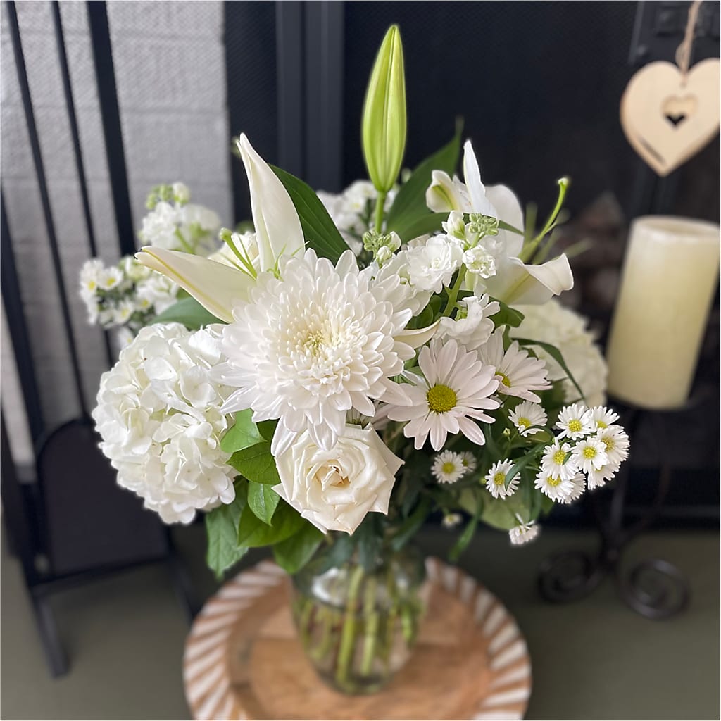 Classic Ivory – A Florist Original – MAIN STREET FLORIST & GIFTS, Ridgefield CT